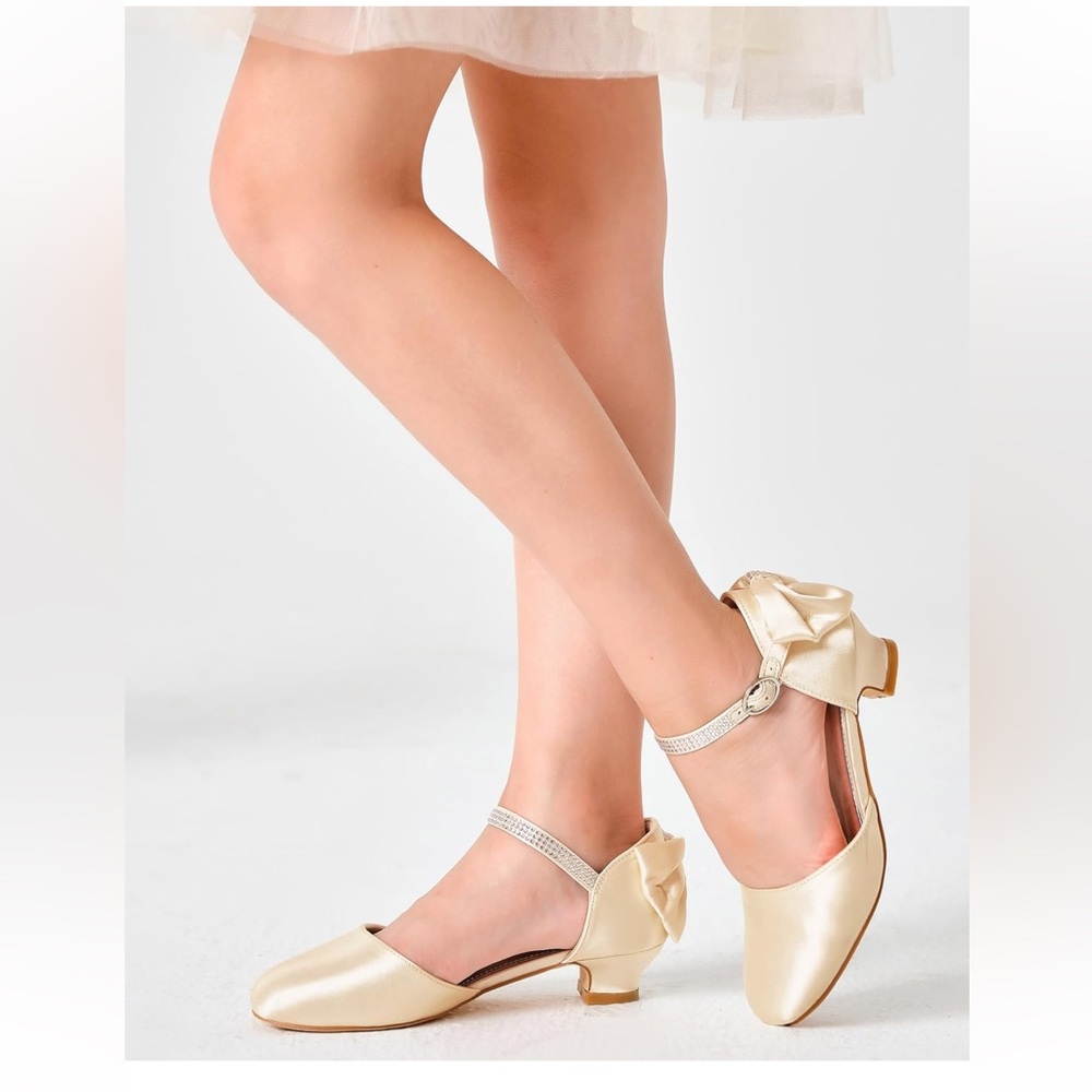 Coutgo Girls Elegant Cream Dress Shoes with Sparkly Bow Detail